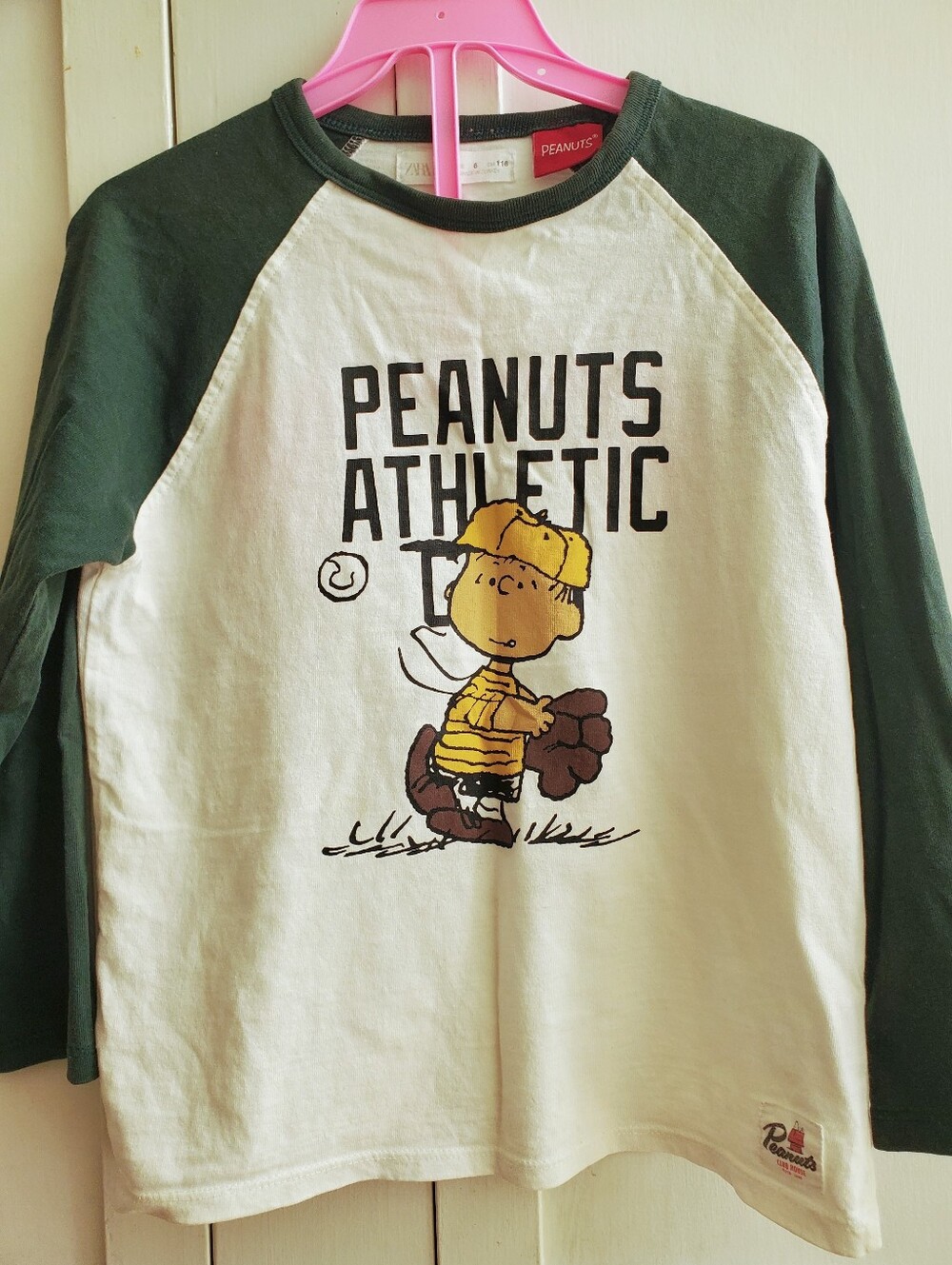 Zara White & Dark Green Peanuts Athletic Long-Sleeve Tee
